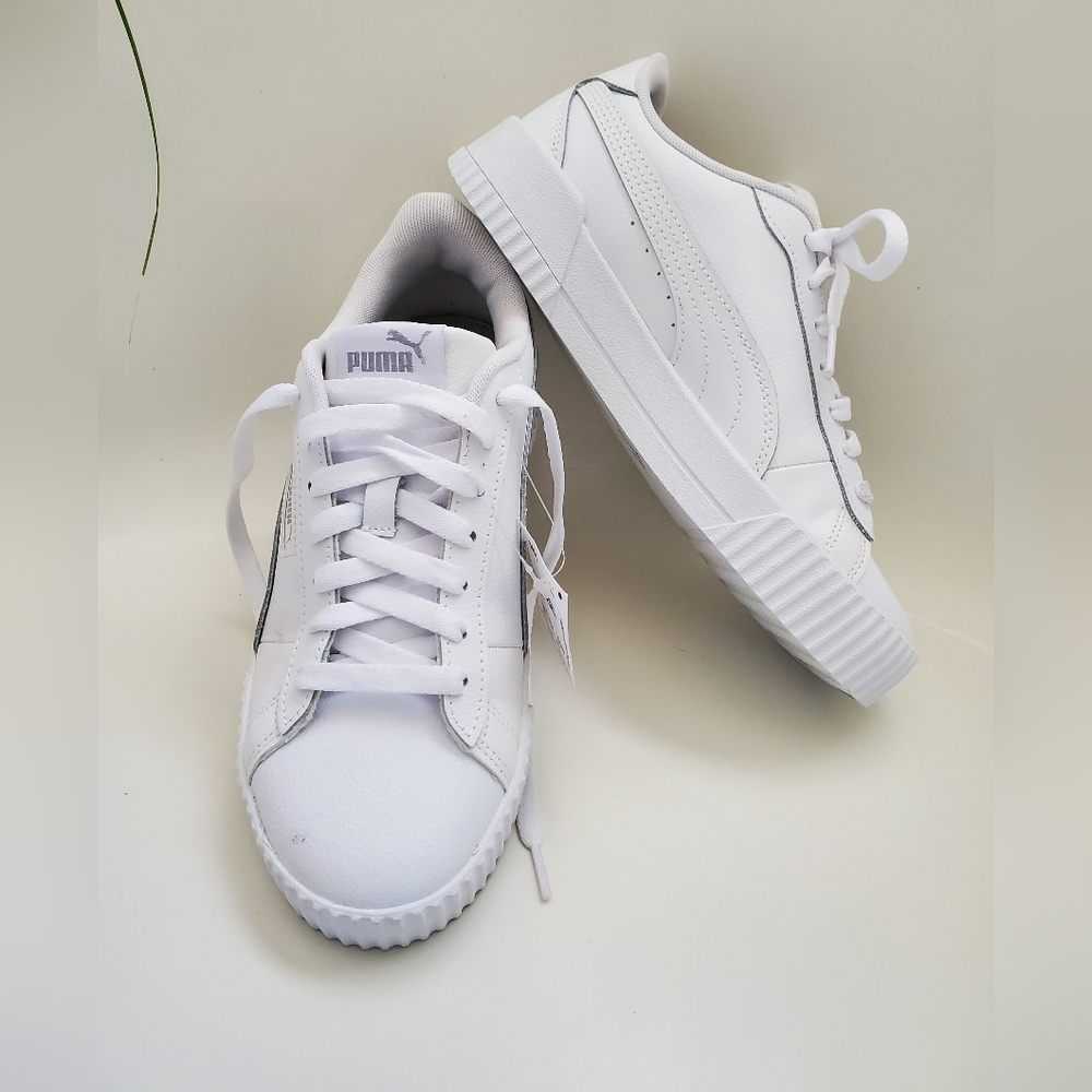 NWT, PUMA White Leather Carina